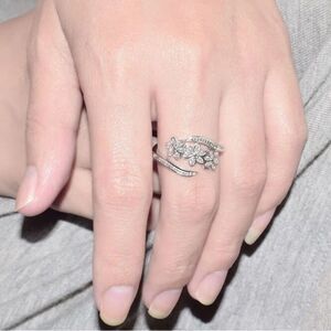 🌸Adjustable Cz Diamond Flower Ring 💍